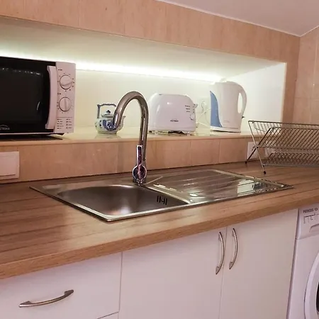 Πανσιόν Bn Ghouse 3*